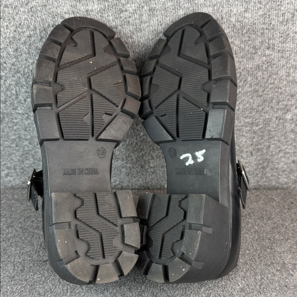 Steve Madden Girl Black Chunky Platform Mary Jane Shoes Size 7.5 - Picture 6 of 7